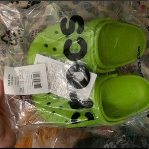 Kids green crocs c12/13 Nwt